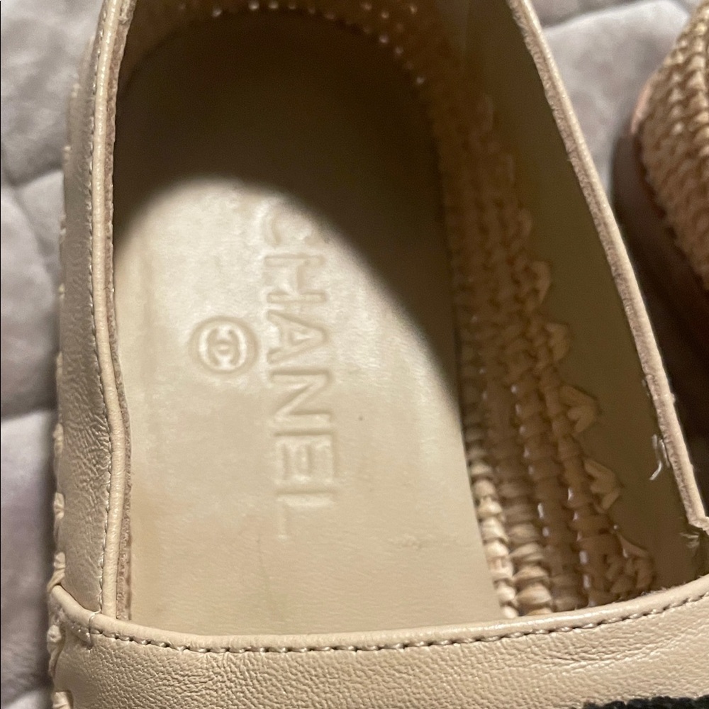 CHANEL Cream Espadrilles with Black Emblem - Picture 2 of 11